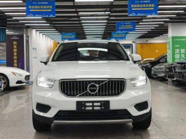 Volvo XC40 T3 — фото 2