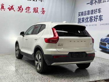 Volvo XC40 B3 — фото 4