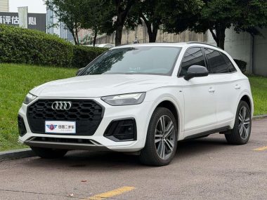 Audi Q5L 2023, фото 1