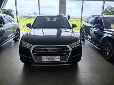Audi Q5L 2018, фото 1