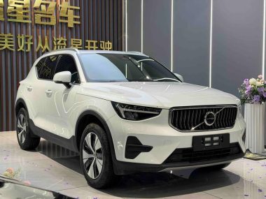 Volvo XC40 B3 — фото 3