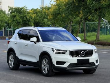 Volvo XC40 T3 — фото 3
