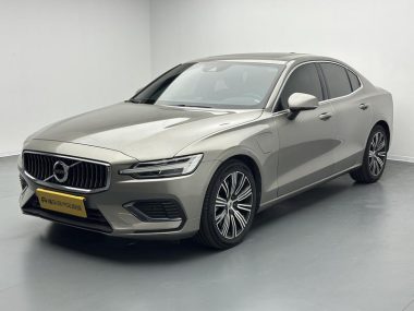 Volvo S60 2022, фото 1
