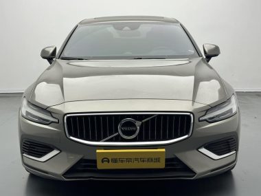 Volvo S60 T8 E — фото 2