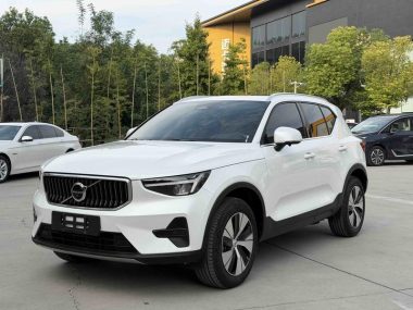 Volvo XC40 2023, фото 1