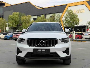 Volvo XC40 B3 — фото 2