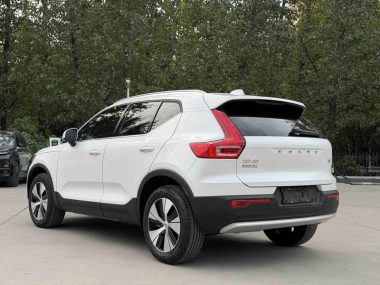 Volvo XC40 B3 — фото 3