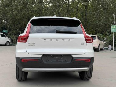 Volvo XC40 B3 — фото 4