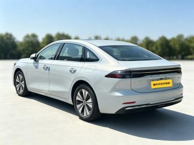 Geely Galaxy Galaxy A7 PHEV 150km — фото 4