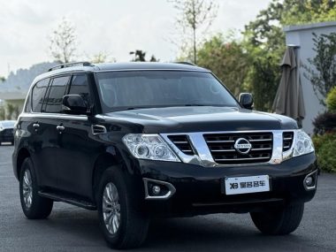Nissan Patrol 4.0L AT 4WD 7-seat Parallel Import — фото 3