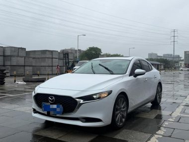Mazda 3 2022, фото 1