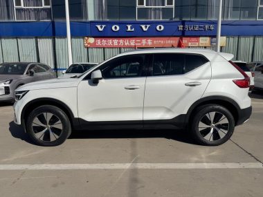 Volvo XC40 B3 — фото 3