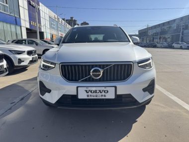Volvo XC40 B3 — фото 2