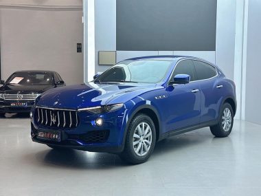 Maserati Levante 2018, фото 1