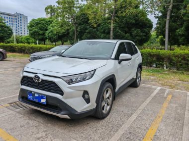 Toyota RAV4 2021, фото 1