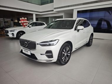 Volvo XC60 2023, фото 1