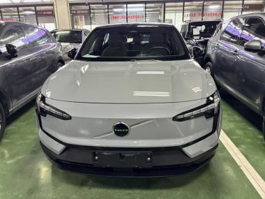 Volvo EX30 2024, фото 1