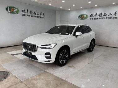 Volvo XC60 2025, фото 1
