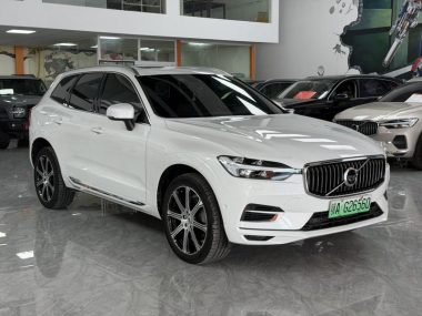 Volvo XC60 T8 E — фото 3