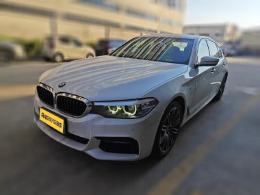 BMW 5-Series 2018, фото 1