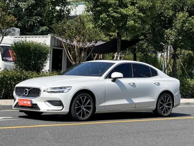 Volvo S60 2022, фото 1