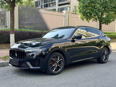 Maserati Levante 2022, фото 1