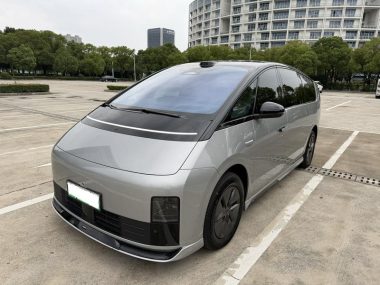 Li Auto MEGA 2025, фото 1
