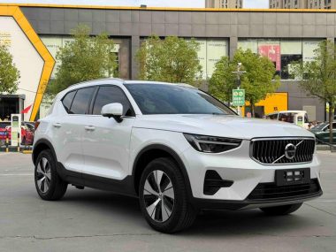 Volvo XC40 B3 — фото 3