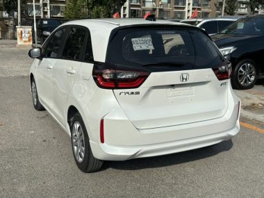 Honda Fit 1.5L CVT Trend Enjoy — фото 3