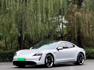 Porsche Taycan 2021, фото 1