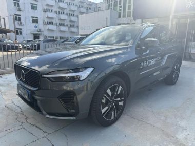 Volvo XC60 2025, фото 1