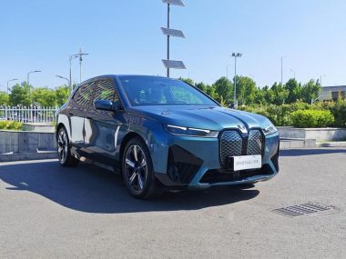 BMW iX xDrive40 — фото 3