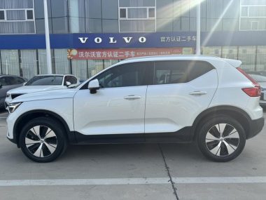 Volvo XC40 B3 — фото 3