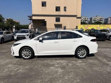 Toyota Corolla 1.2T S-CVT Luxury — фото 4