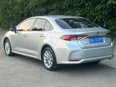 Toyota Corolla 1.8L E-CVT GL-i — фото 3