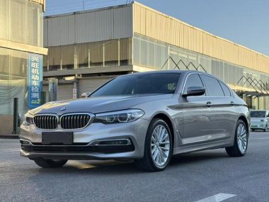 BMW 5-Series 2019, фото 1