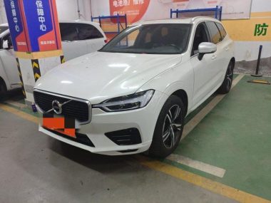 Volvo XC60 2018, фото 1