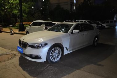 BMW 5-Series 2018, фото 1