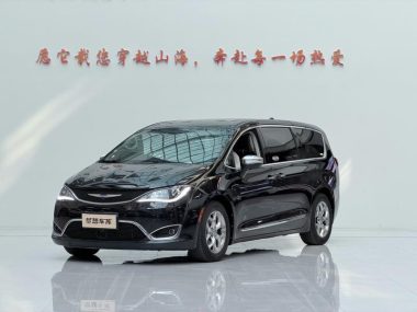 Chrysler Grand Voyager 2019, фото 1