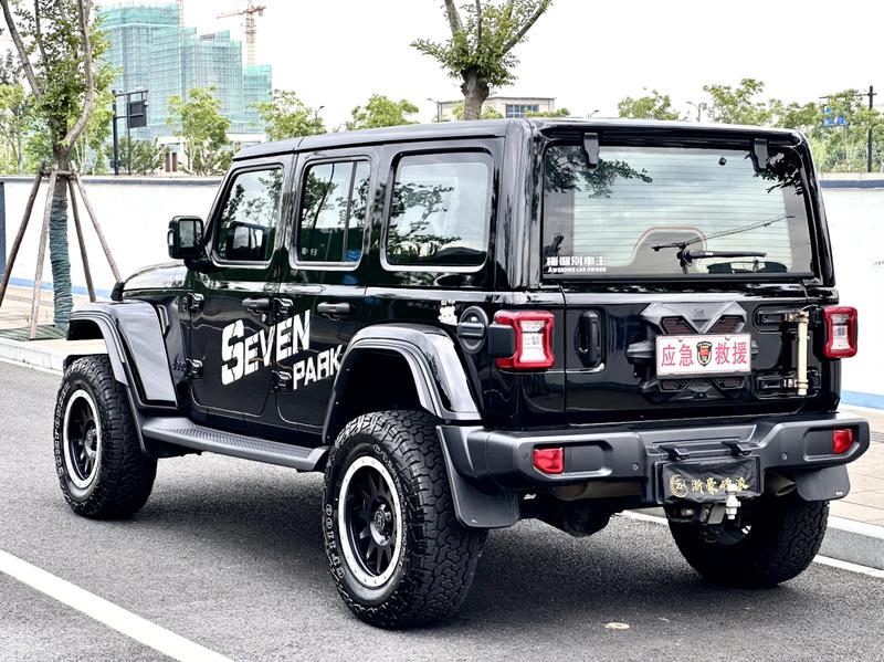 Jeep Wrangler 2.0T — фото 3