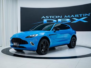 Aston Martin DBX 2023, фото 1