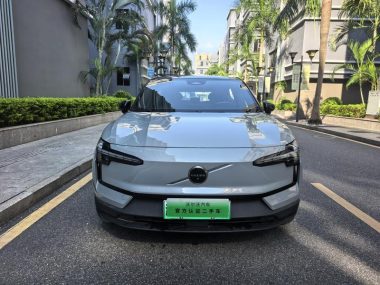 Volvo EX30 2024, фото 1
