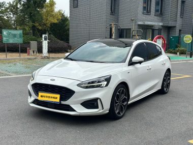 Ford Focus 2022, фото 1