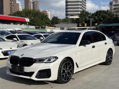 BMW 5-Series 2018, фото 1