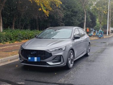 Ford Focus 2023, фото 1