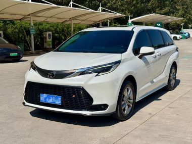 Toyota Sienna 2024, фото 1