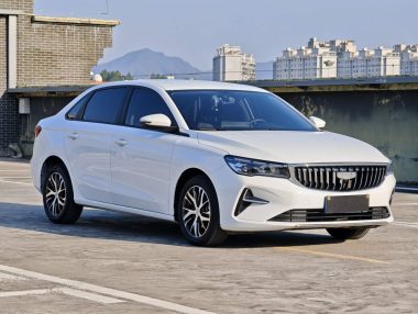 Geely Emgrand 4 1.5L CVT — фото 4