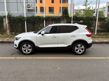 Volvo XC40 T3 — фото 3