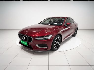Volvo S60 2022, фото 1