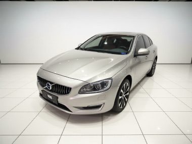 Volvo S60 2019, фото 1
